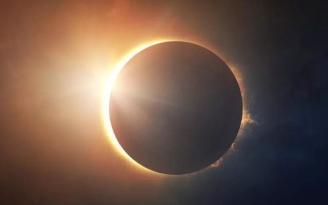 在零几年的时候的某个星期五下午一点左右，天一下就黑了犹如黑夜一般没过几分钟又亮了这是怎么一回事？