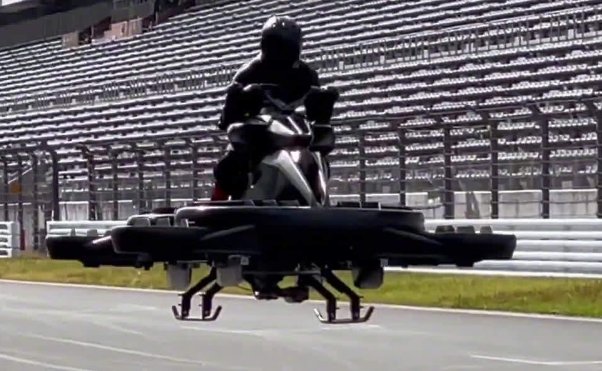 日本一公司开卖飞行摩托车,这款摩托车是靠什么原理实现飞行的?