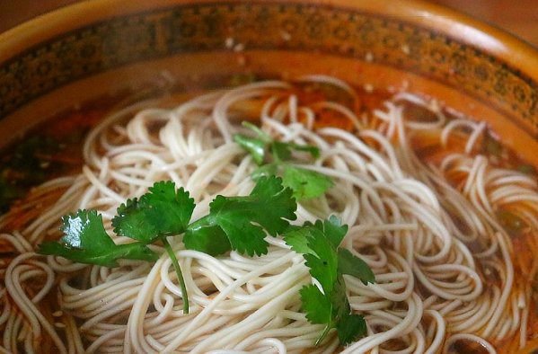 如何防止面条粘在一起