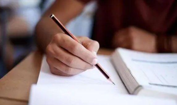 小学生摘抄10~20字的新闻？