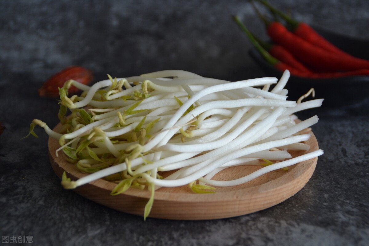 昆明毒豆芽作坊曝光，所谓的“豆芽营养液”到底是啥东西？