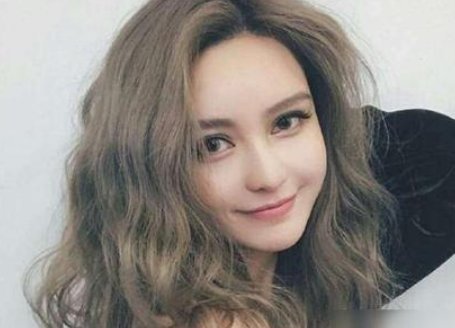 周扬青的父亲周载群曾任中国银行副行长一职，究竟身价多少？