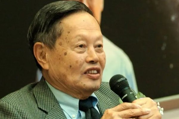 杨振宁几岁死的？