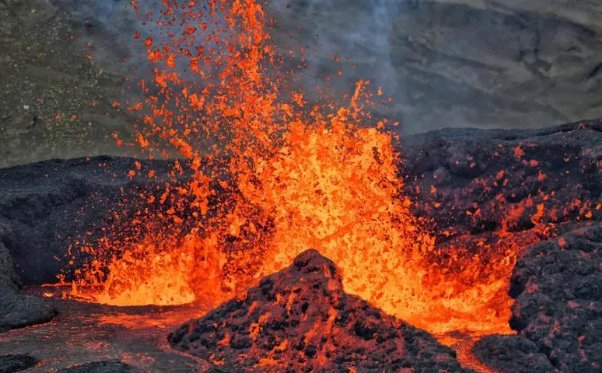 中国共产党第二十次全国代表大会召开的时间是( )。