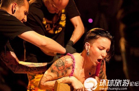 悬挂究竟是艺术还是自虐