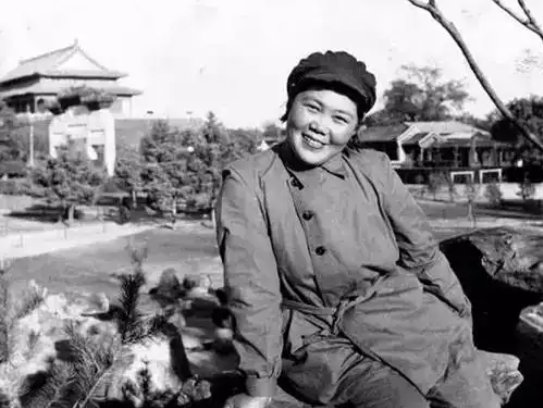 青春之歌作者是谁?