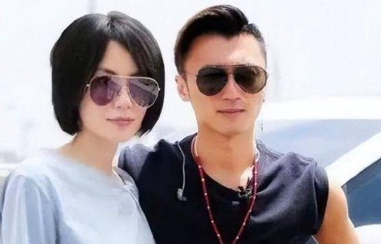 明星王菲比谢霆锋大多少岁