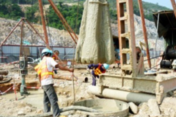 泥浆护壁成孔灌注桩成孔时,泥浆的作用不包括