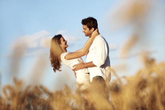 在感情里总会提到心甘情愿这个词，它代表的是勇敢还是卑微？