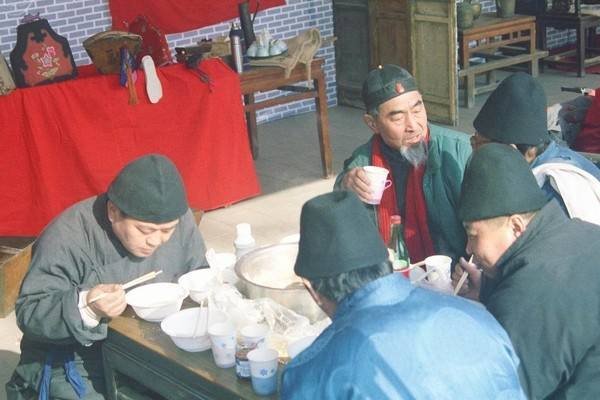 “布衣之怒，亦免冠徒跣，以头抢地尔”，平民百姓生气为什么要撞地？