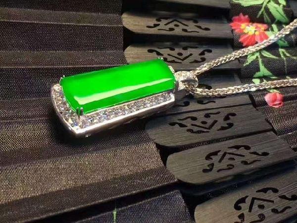 翡翠的翡是什么意思?