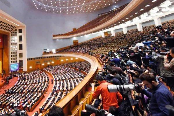 政治建设方面强调什么是社会的生命?