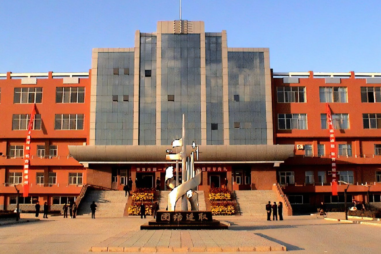 河北辛集中学现有教职工多少人？