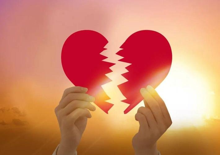 你觉得夫妻离婚后还能不能做家人?