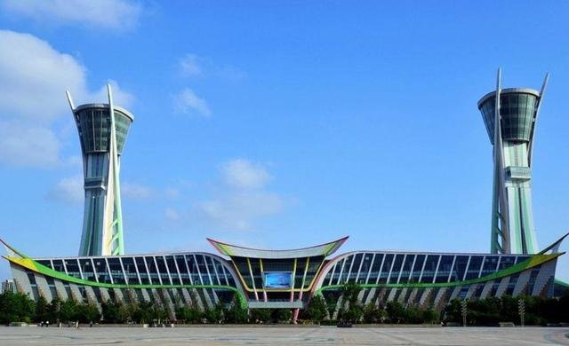 国内的哪些建筑称得上十大最丑陋建筑，分别在什么地方？