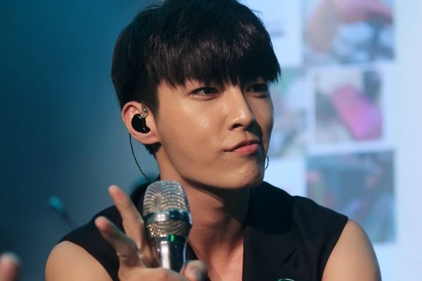 曾经属于飞轮海人气成员的炎亚纶,单飞后为何热度不如从前?