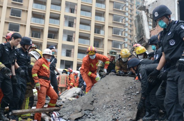 长沙倒塌事故11人被采取刑事措施,他们都违反了哪些法律规定?