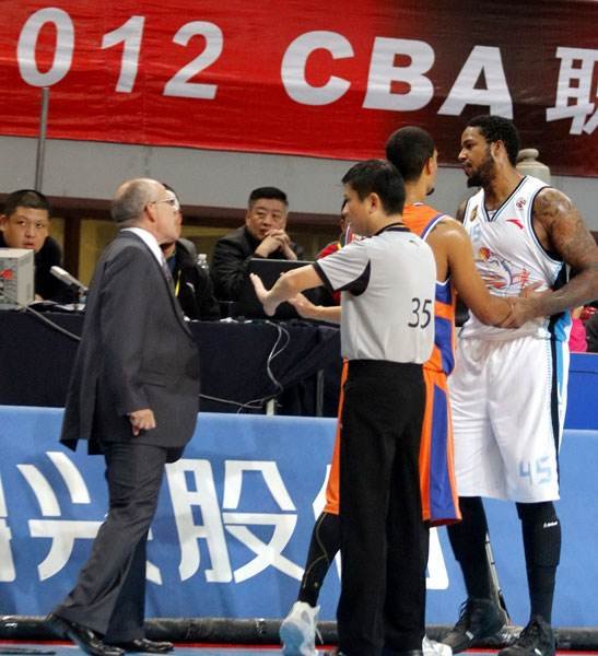 李根停赛罚10万,CBA还有哪些大额罚单？