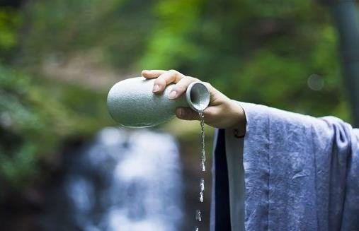 人生得意须尽欢，莫使金樽空对月出自哪？