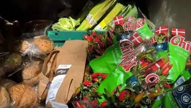 湖南男子在超市投放过期商品，此男子为何这么做？