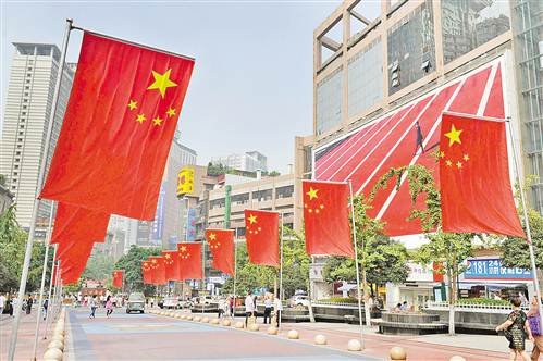 上海街头现500平米巨幅国旗，这是个什么样的场景？