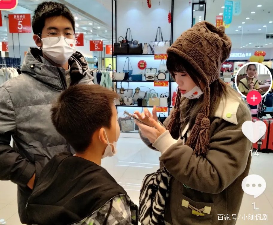 孙卓小学时与同学合影旧照流出,小时候的他与现在有何变化?