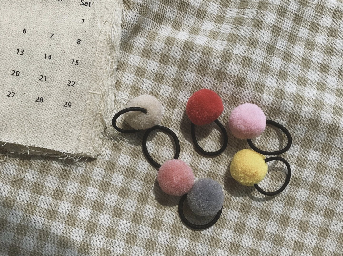 男生手上戴皮筋是什么意思?