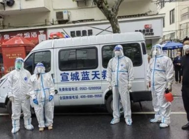 女子出方舱后被困上海电话亭数日，这段时间她是如何度过每一天的？