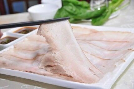 俄罗斯小伙爱中国美食卖鱼香肉丝，你认为中国美食有什么好吃到不行的菜？