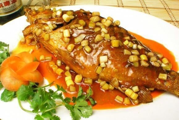 俄罗斯小伙爱中国美食卖鱼香肉丝，你认为中国美食有什么好吃到不行的菜？