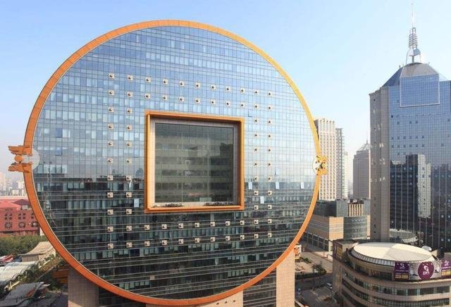 国内的哪些建筑称得上十大最丑陋建筑，分别在什么地方？