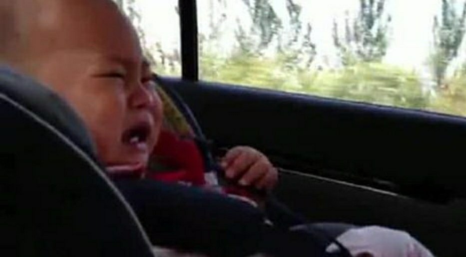 新手妈妈将婴儿忘在车上，此类事件频频发生，究竟是谁之过？