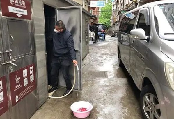 出方舱后，陈朝松在上海街头睡了23天，这些天他是如何过来的？