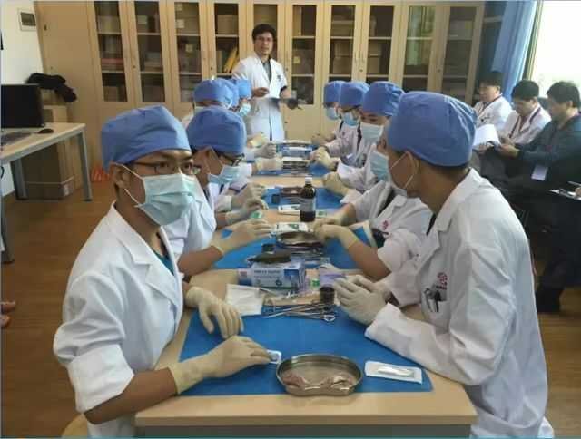 同仁是什么意思，跟同事有何区别同上