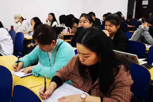 教人意气忆长安上一句