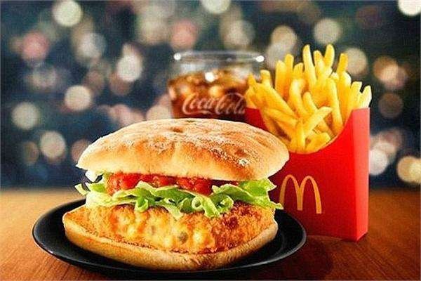 英国麦当劳炸吃出外科口罩，麦当劳对此事做出什么处理？