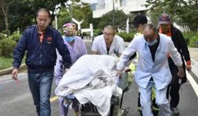 长沙一对情侣骑车逆行，把老人撞伤住ICU，他们是否需要为此负责？