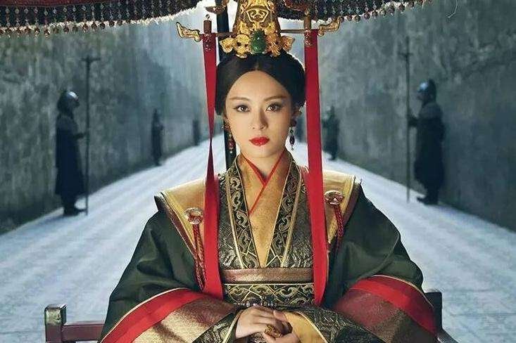 历史上的秦宣太后既是陪嫁滕女，她是谁的陪嫁?