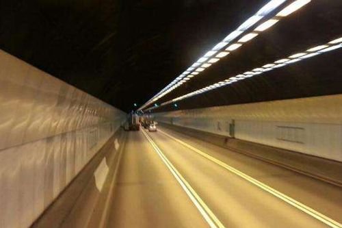 最深的海底隧道掘进，动车组将从百米海底“穿海而过”，这种施工有何难度？