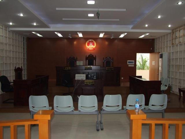 女子用菜刀砍杀男友,将尸体藏于澡盆后搬家,当时到底发生了什么?