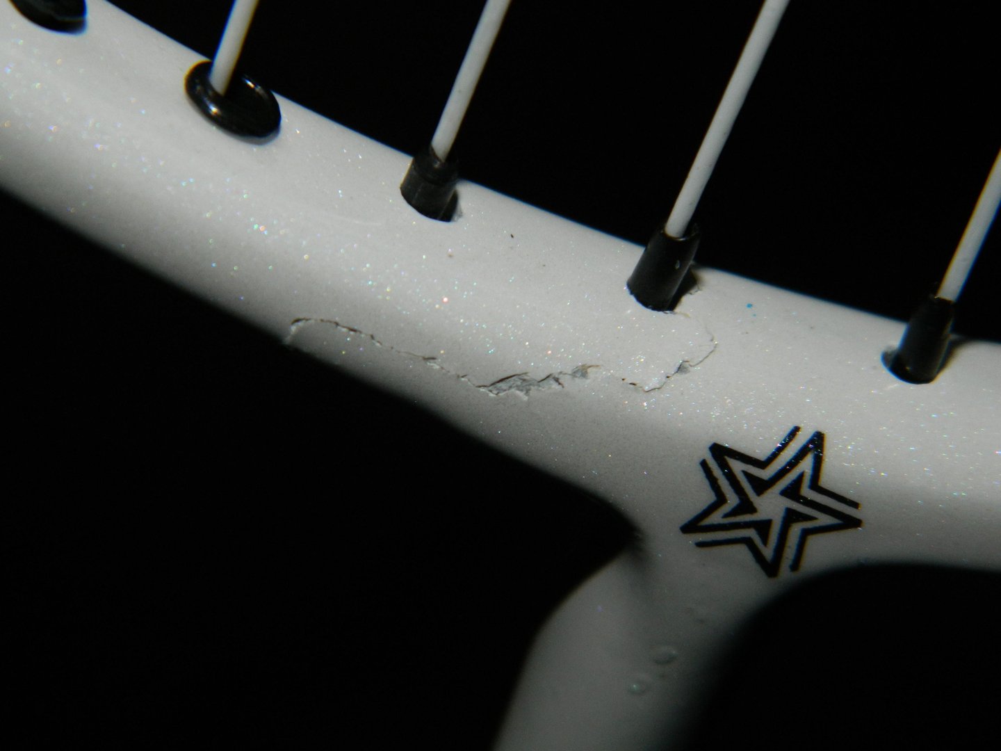 华威斯克的羽毛球拍怎么样？好多朋友都说牌子不算大，质量是很不错的，到底怎么样呢？谁买过呢？急急急！！