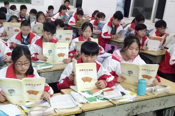 翻山越岭近义词成语大全 四字