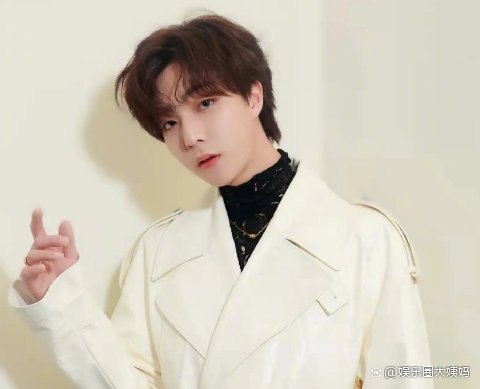 陈立农深夜发文思念父亲，背后原因令人心疼，他的父亲为何失踪多年？