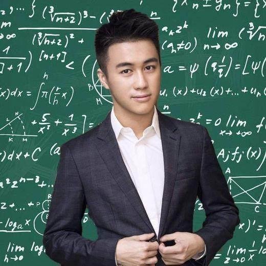 何猷君独自带儿子逛街，曾参加过《最强大脑》的他智商到底有多高？