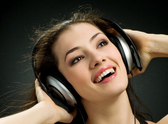 平时觉得自己声音很好听，为什么录下来就觉得很别扭？