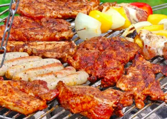 春暖花开，小伙伴们相约户外烧烤，以下哪种场地更适合？