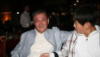 赵本山儿子赵一楠吃盒饭抽10元烟，这是否是在作秀？