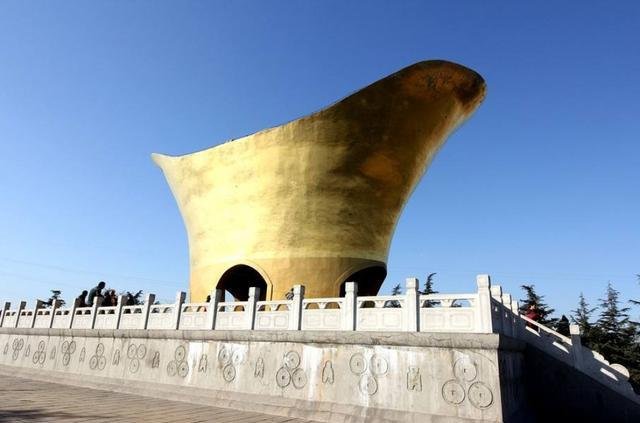 国内的哪些建筑称得上十大最丑陋建筑，分别在什么地方？