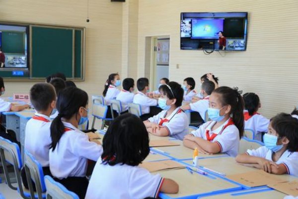 自相惊扰打一动物生肖