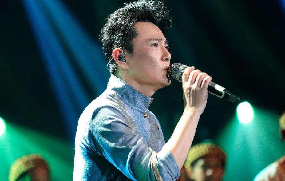 有一首歌里的歌词是“不要让别的男人欣赏你的妩媚”是什么歌